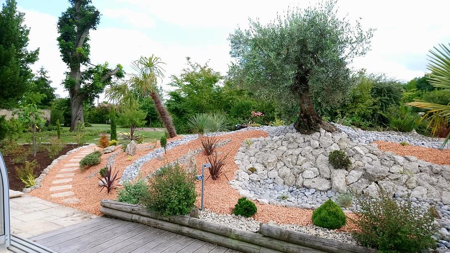 Massif galets colorés jardin