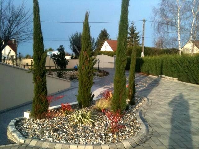 Parterre entrée maison ifs et galets gris