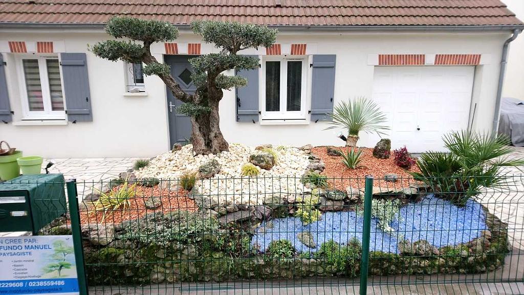 Parterre entrée bonzaï et galets multicolores