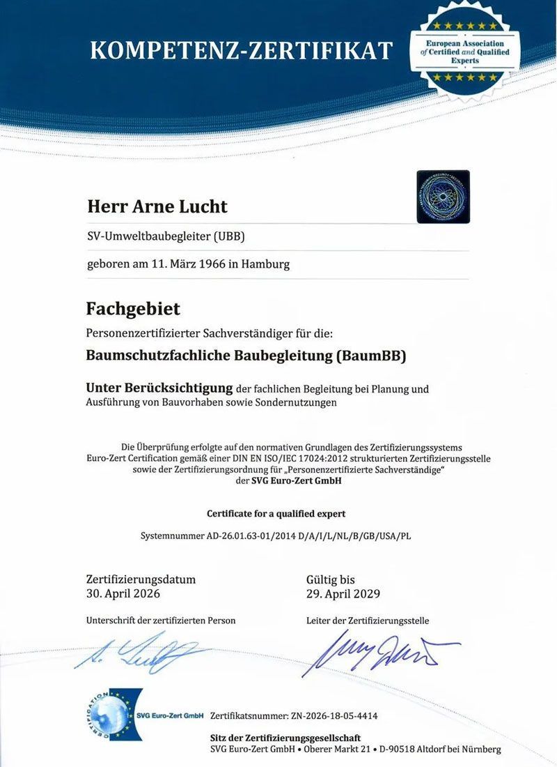 Deutsches Befähigungszeugnis mit blauem Kopf, Amtssiegel, Unterschriften und Text für Anne Jauch