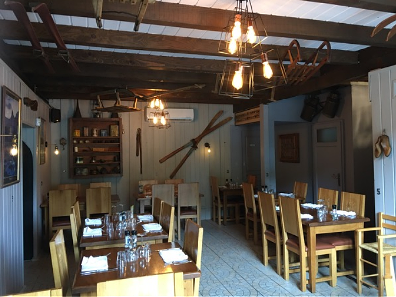 Salle restaurant savoyard et suisse Chalet du Cervin