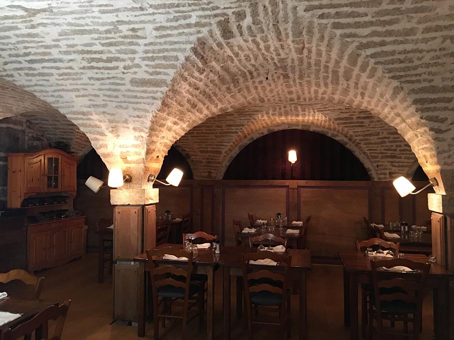 Salle voûtée du restaurant Le Chalet du Cervin à Besançon