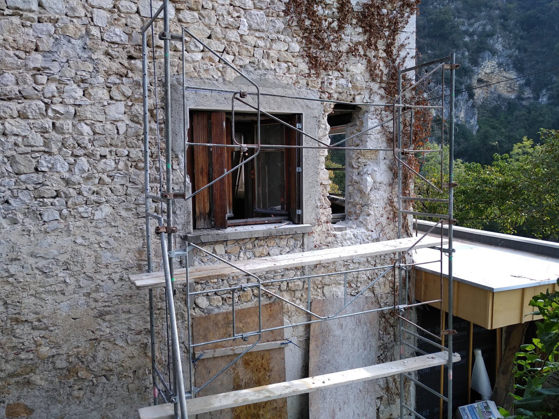 Rénovation fenêtres et murs en pierre