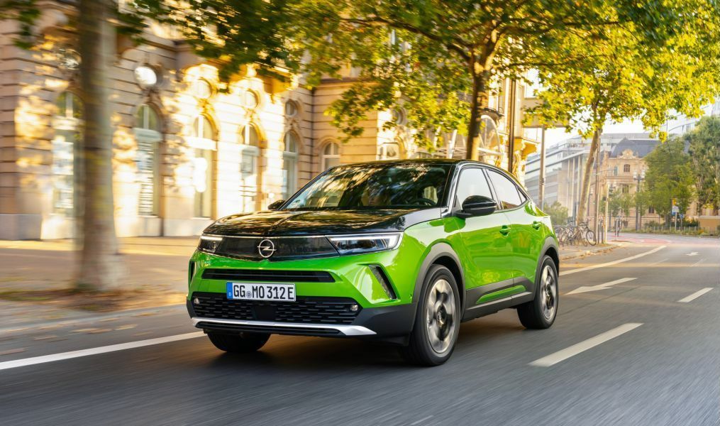 Voiture verte de la marque Opel