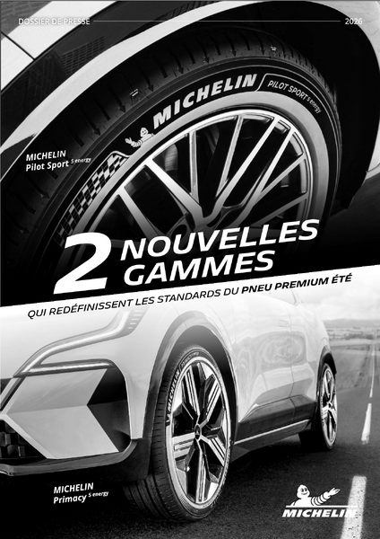 Un homme qui change un pneu