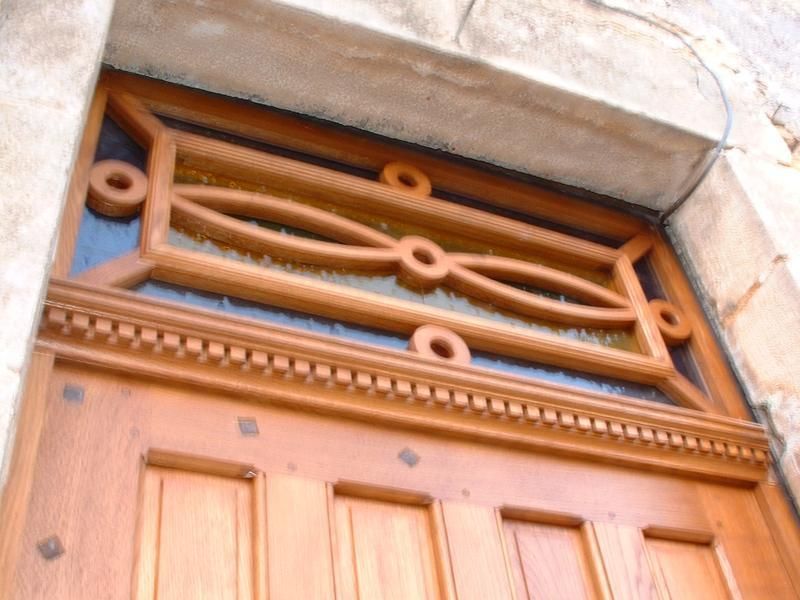 Porte d'entrée sculptée