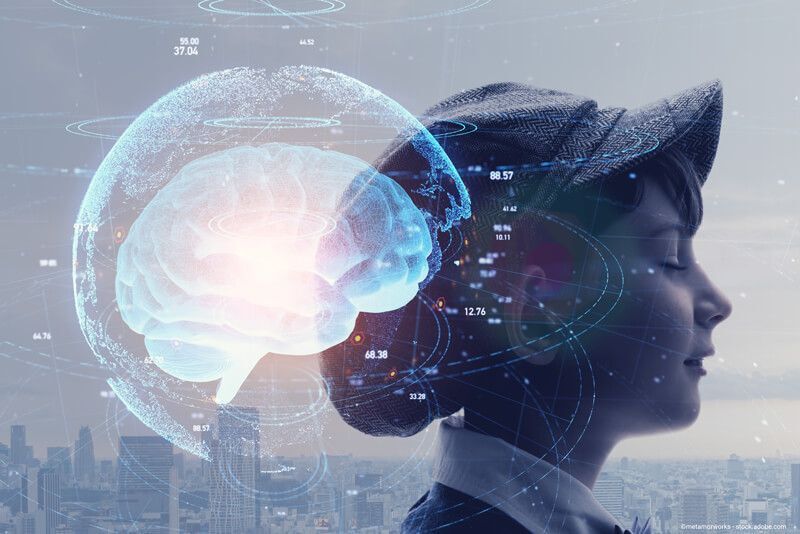 Eine Person erhält ein professionelles Kartenlegen am Telefon.