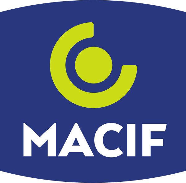 Logo MACIF : une forme de C jaune entoure un cercle jaune au-dessus du mot MACIF en lettres blanches sur fond bleu.