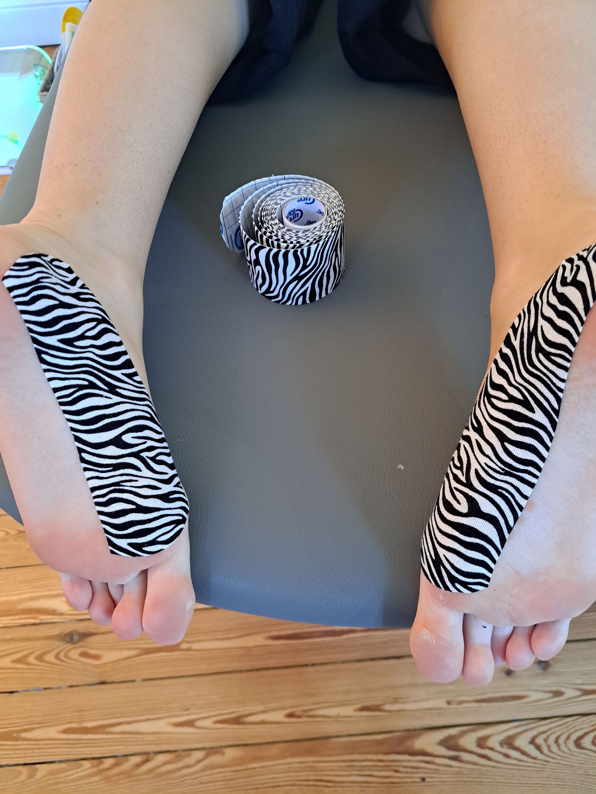 K-tape personnalisé sur un pied