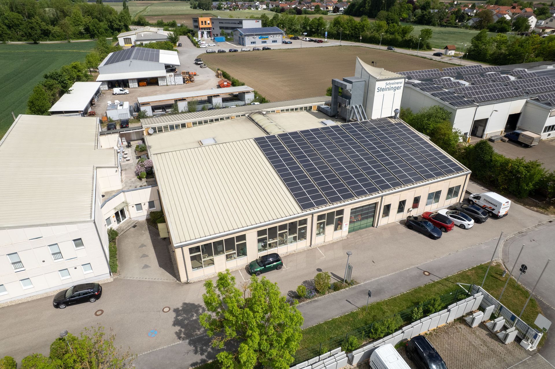 Foto | komplett Ansicht der Werkstatt von außen