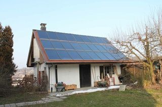 Hausdach nachher mit Solaranlage – Enzo Dileo GmbH