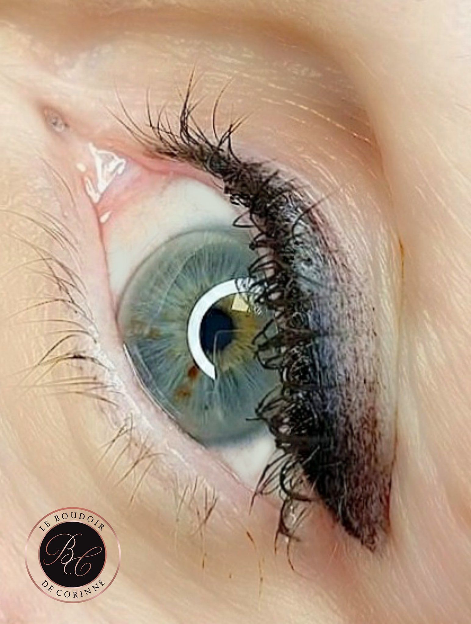 Maquillages permanents traits marron