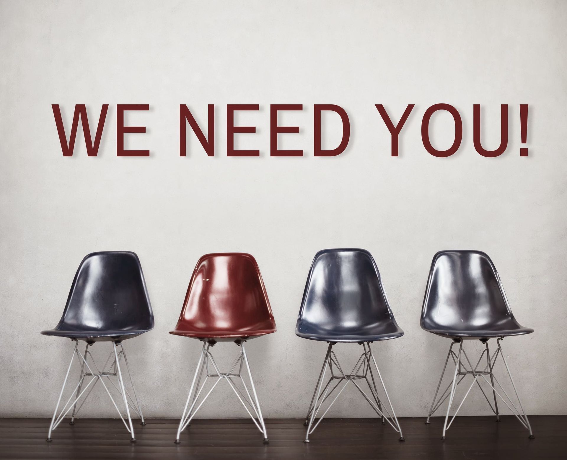 Zwei Personen überprüfen Berichte