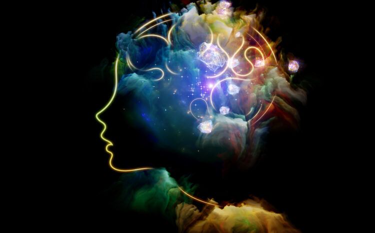 mano che schiaccia e rompe delle sigarette