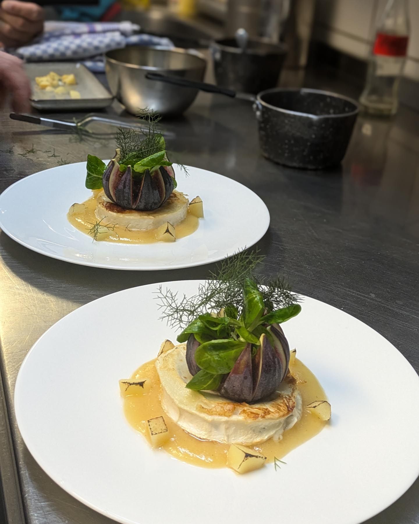 Ziegenkäse mit Feige und Bronzefenchel | Kresse & Microgreens