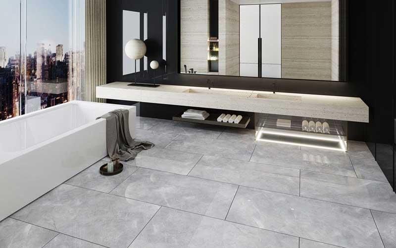 Ein Badezimmer mit Badewanne und zwei Waschbecken.