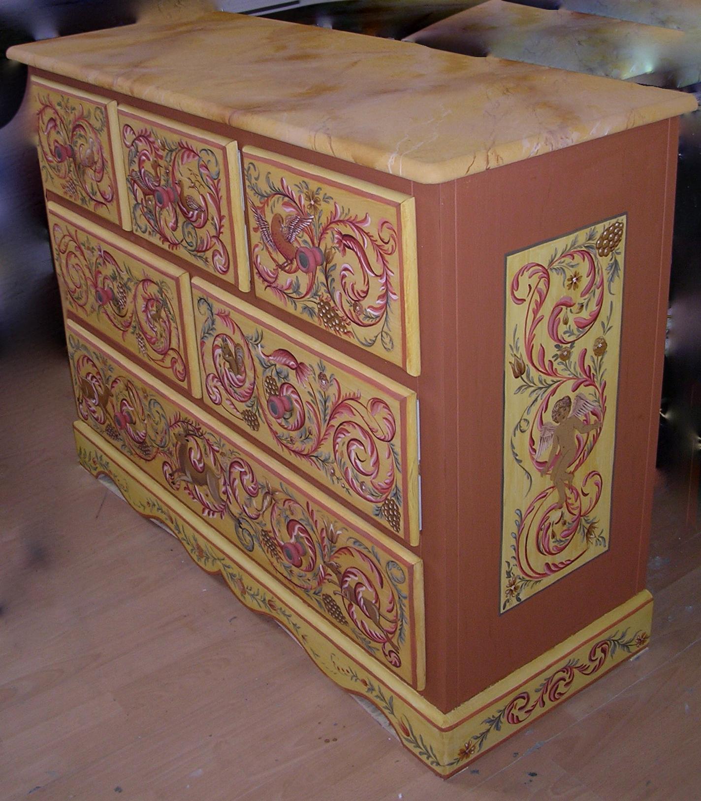 Atelier Guigue, 75003 Paris. Commode motifs arabesques, animaux et ang