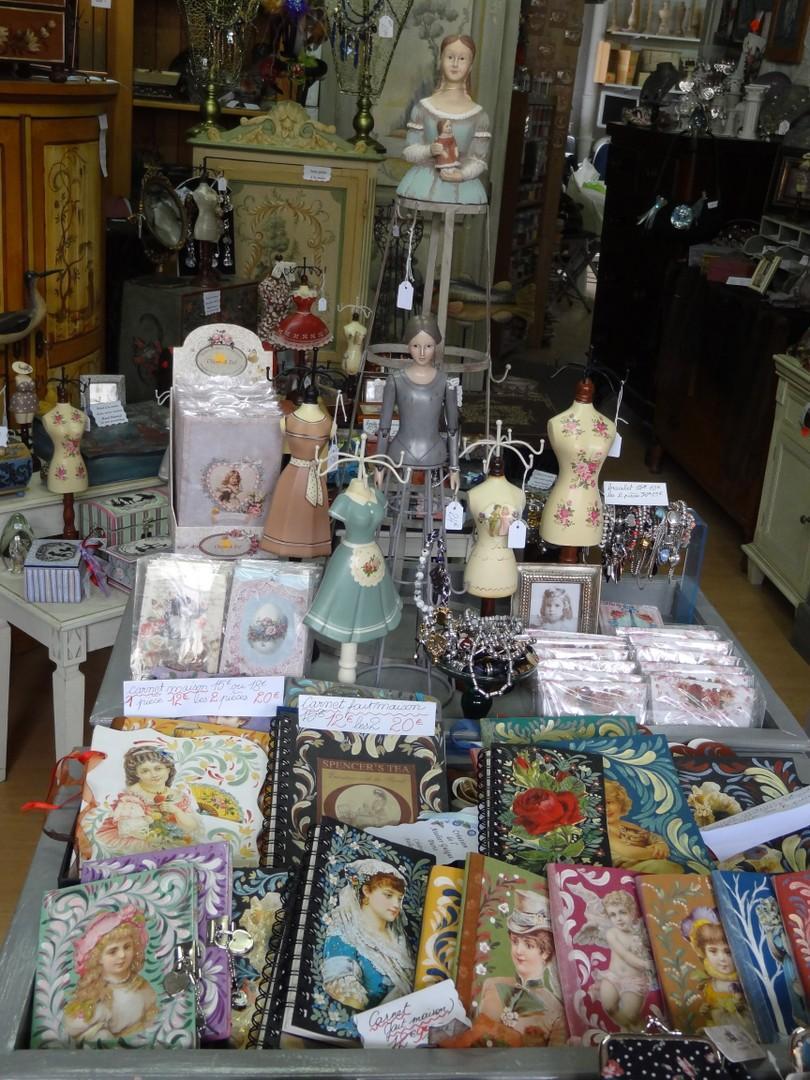 Atelier Guigue - Meubles peints et patines. Objets décoration - 75003 Paris