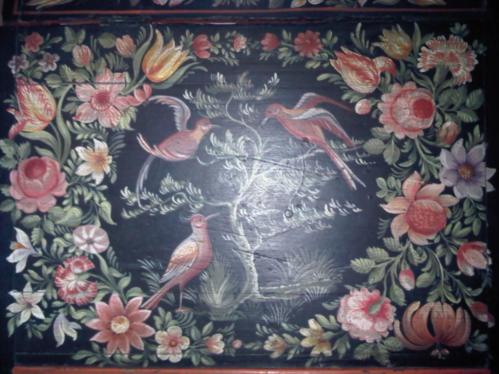 Atelier Guigue, 75003 Paris. Ecritoire motif fleurs et oiseaux