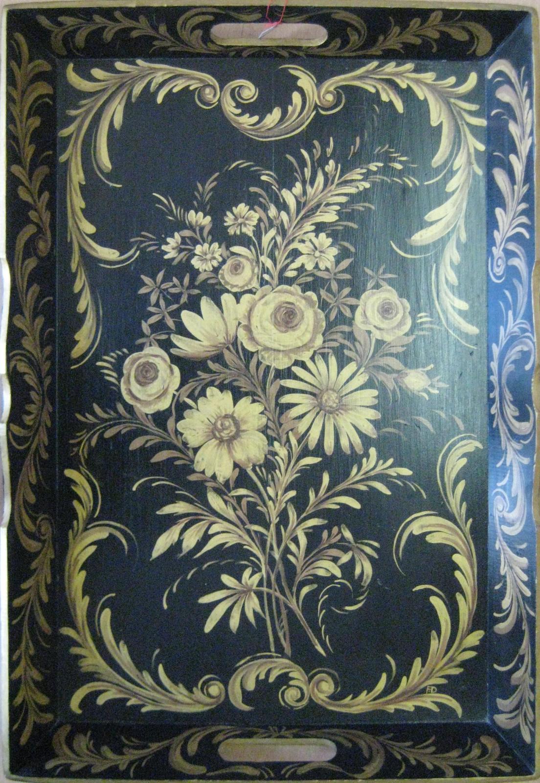 Atelier Guigue, 75003 Paris. Plateau décor fleurs camaïeux or