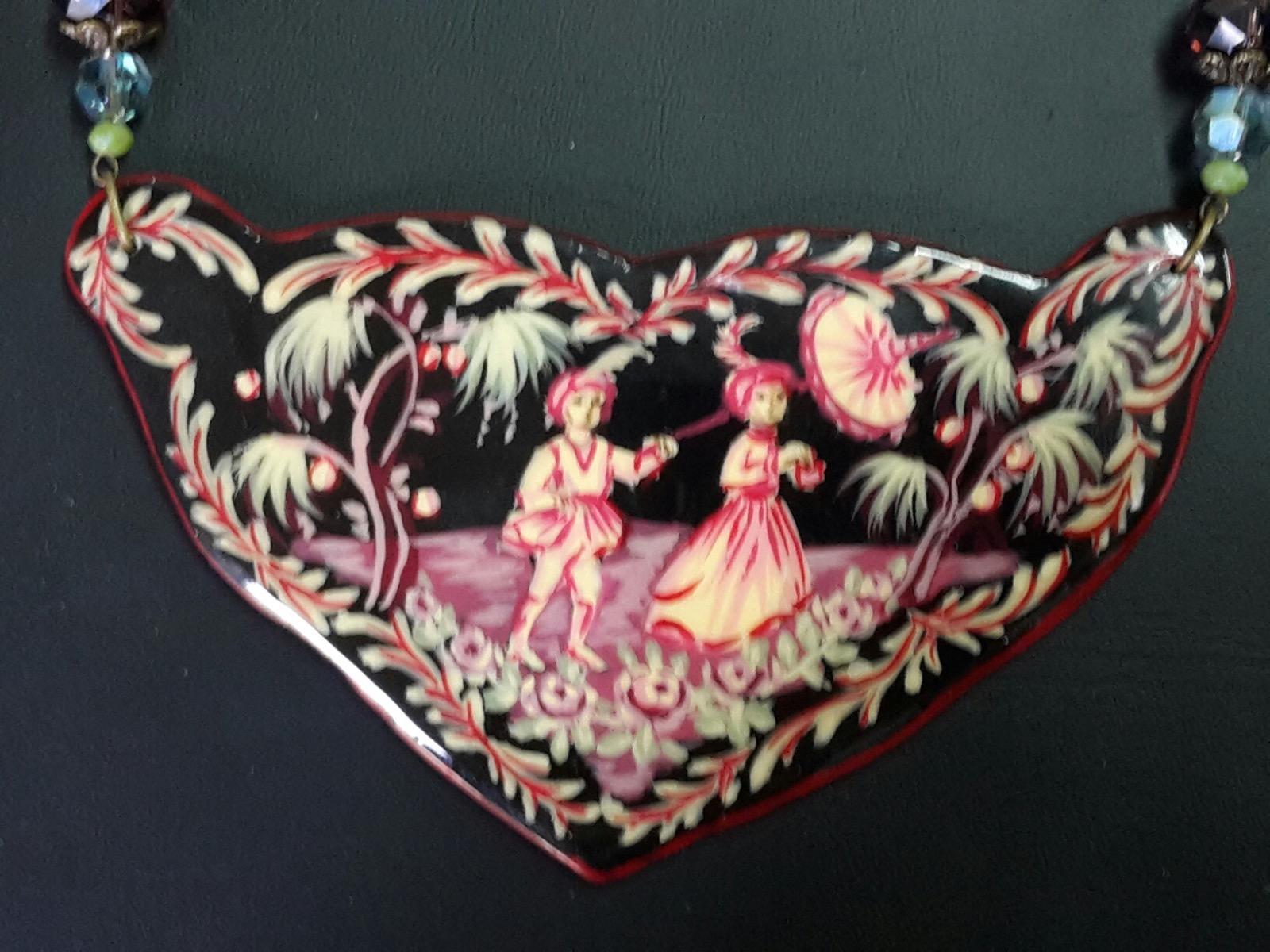 Atelier Guigue, 75003 Paris. telier Guigue, 75003 Paris. Collier peint