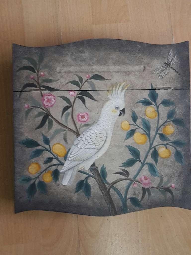 Atelier Guigue, 75003 Paris. Ecritoire cacatoès