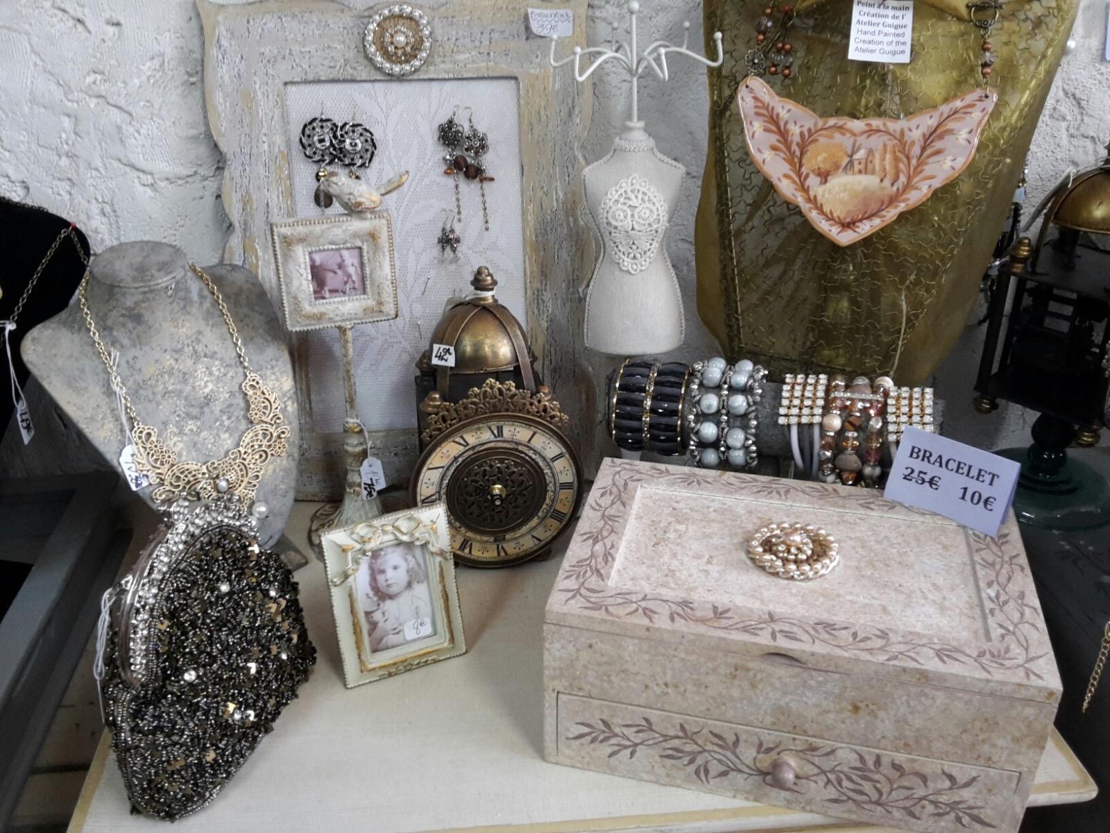 Atelier Guigue - Meubles peints et patines. Objets décoration - 75003 Paris