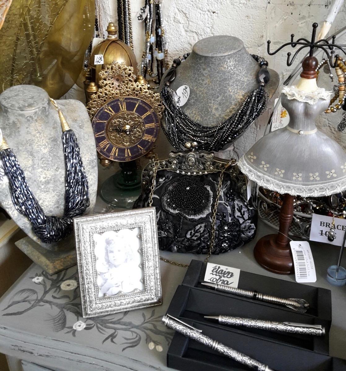 Atelier Guigue - Meubles peints et patines. Objets décoration - 75003 Paris