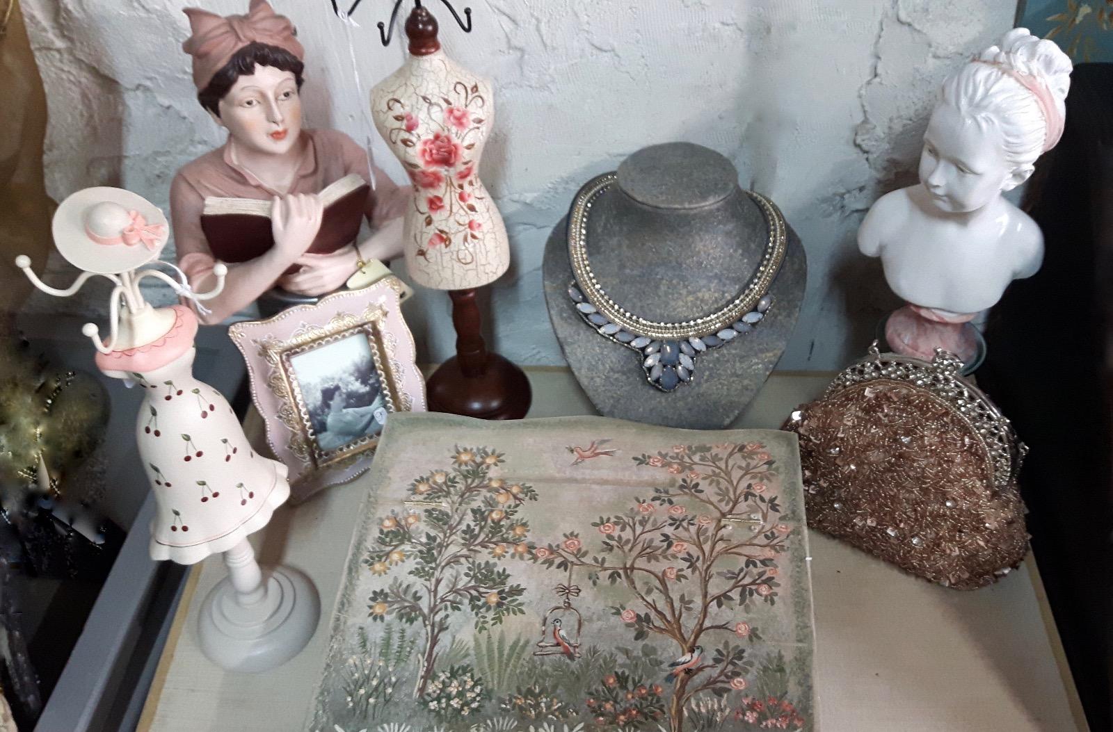 Atelier Guigue - Meubles peints et patines. Objets décoration - 75003 Paris