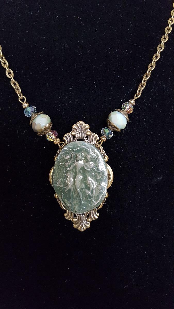 Atelier Guigue, collier  porcelaine froide