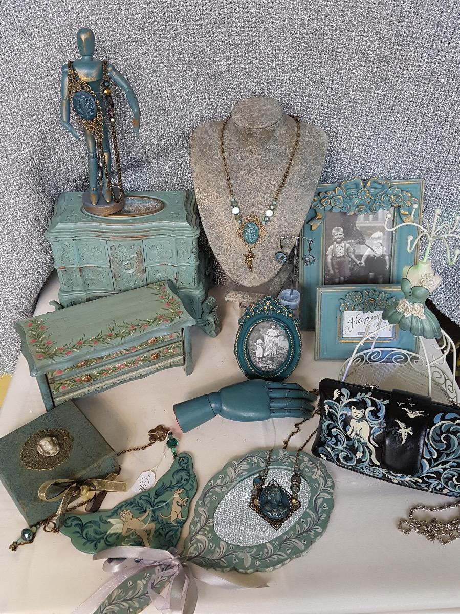 Atelier Guigue - Meubles peints et patines. Objets décoration - 75003 Paris