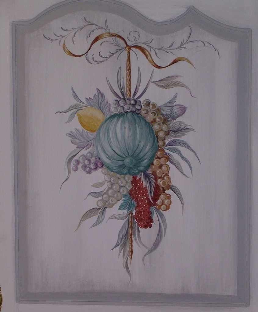 Atelier Guigue, 75003 Paris. Détail d'une porte d'armoire