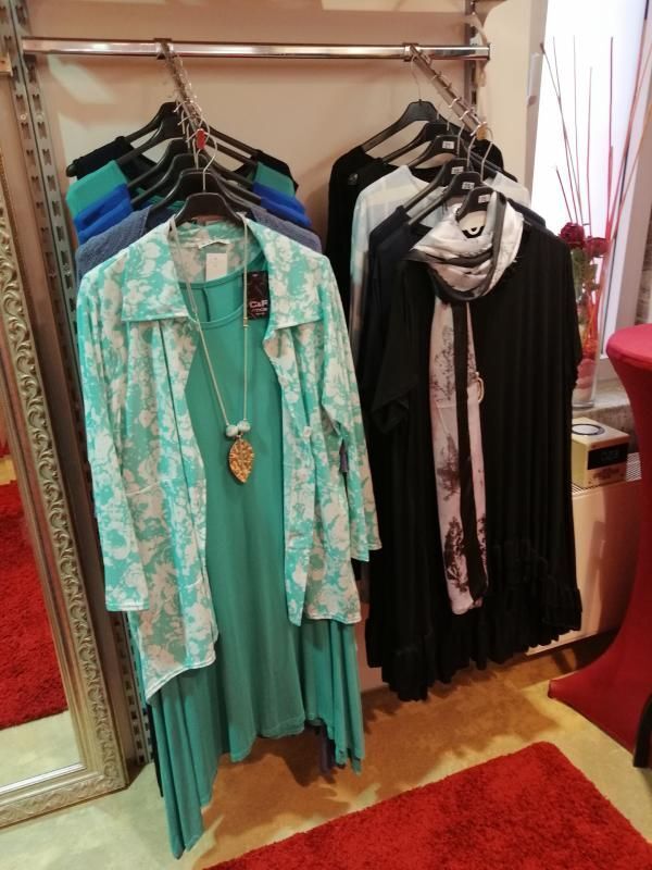 Kleidungsstücke für Frauen