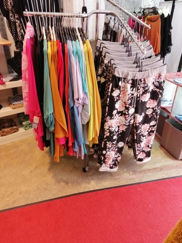 Kleidungsstücke für Frauen