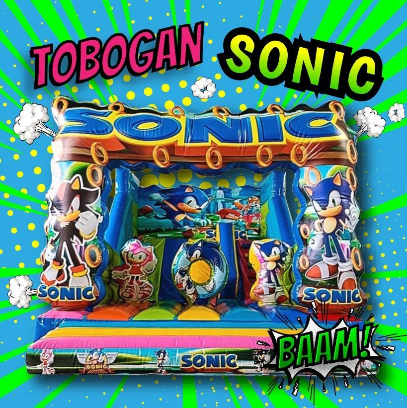 Una casa inflable con temática de Sonic the Hedgehog con colores vibrantes, personajes, anillos y un gráfico de 
