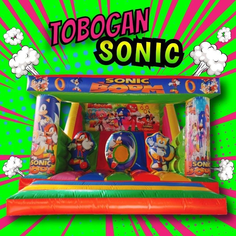 Castillo inflable Sonic Boom con personajes de Sonic. Presenta colores vibrantes y detalles decorativos sobre un fondo verde y rosa intenso.