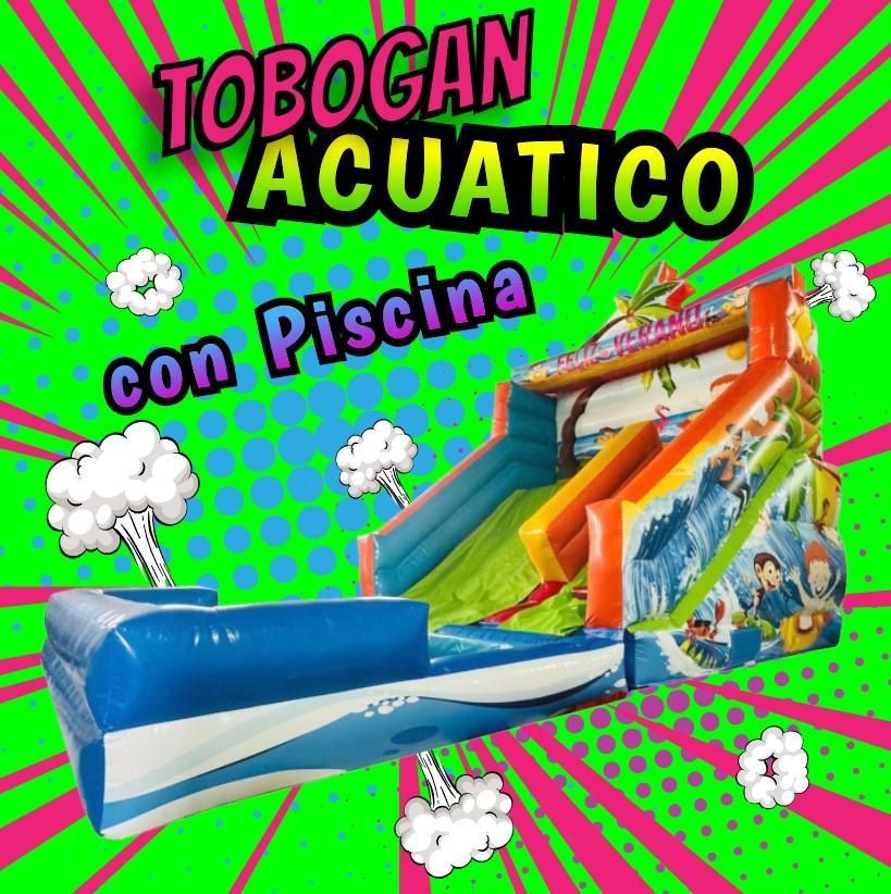 Un tobogán acuático inflable con piscina. El tobogán es multicolor y lleva el texto 