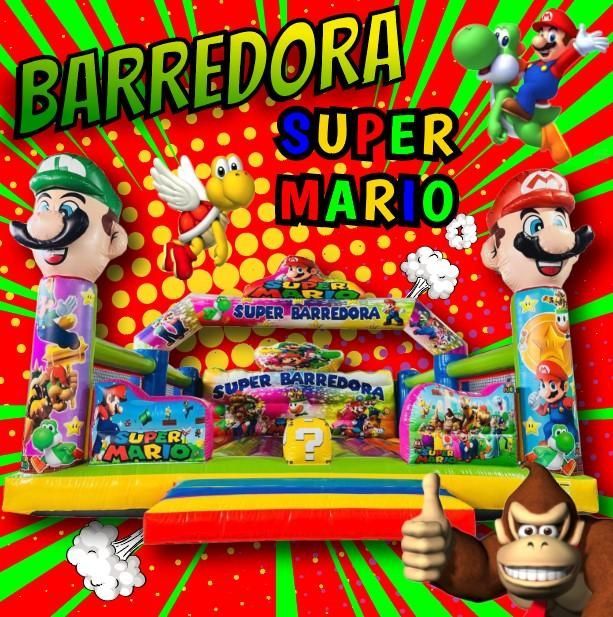 Juego inflable de Super Mario con figuras de Mario y Luigi. El juego es rojo, amarillo y verde, con personajes como Yoshi y Donkey Kong.