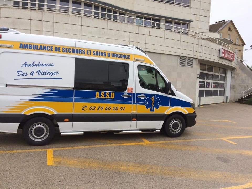 Ambulance de secours et soins d'urgence