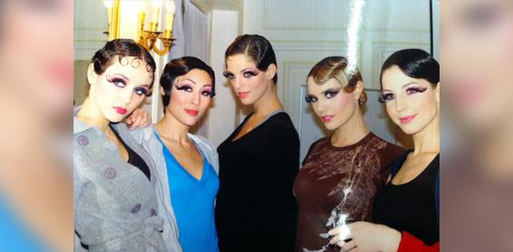 Coiffure des danseuses du Crazy Horse