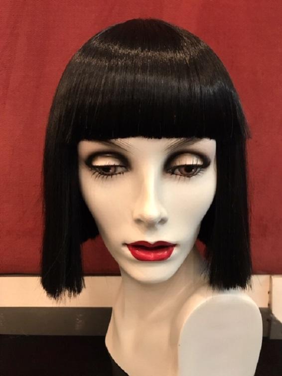 Perruque au carré noire de face