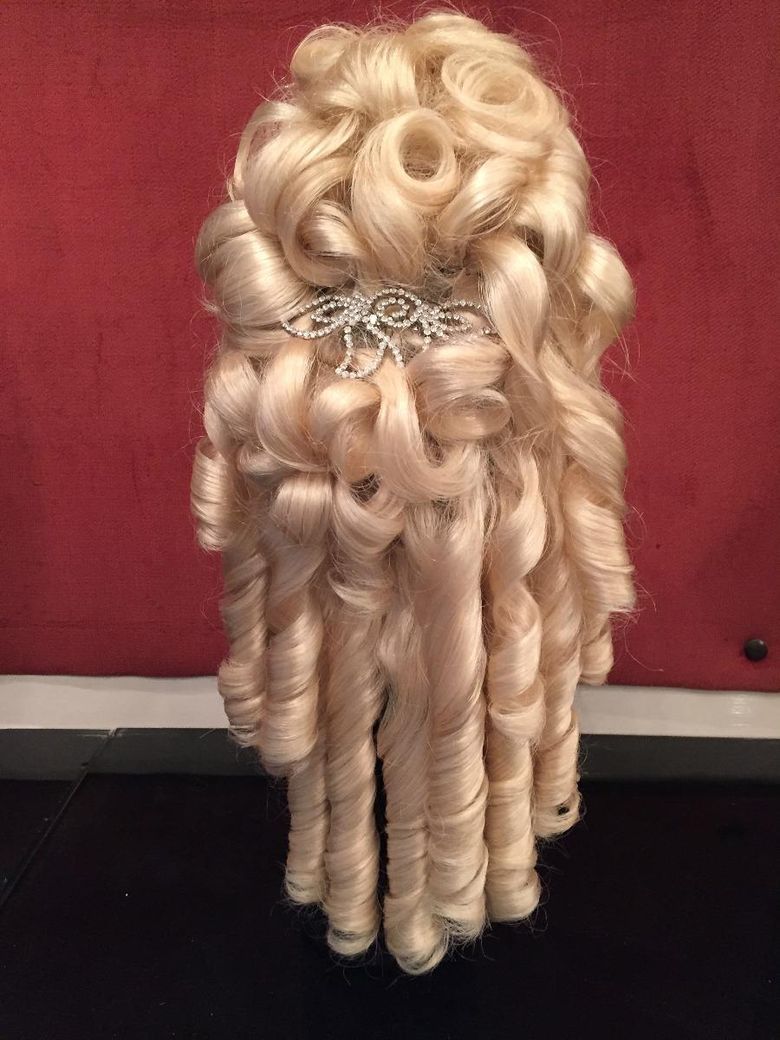 Perruque blonde bouclée pour femme