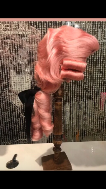 Perruque rose collaboration avec L'Oréal
