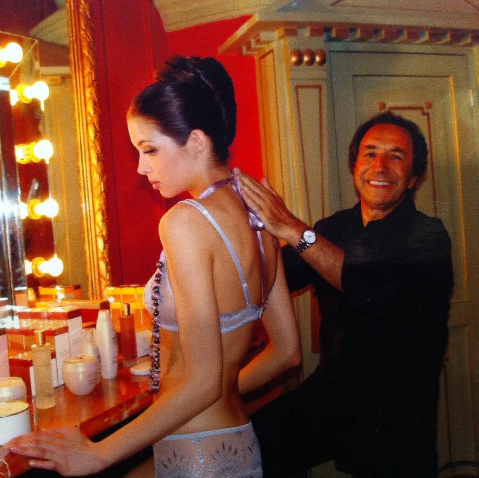 Coiffure d'une danseuse du Crazy Horse