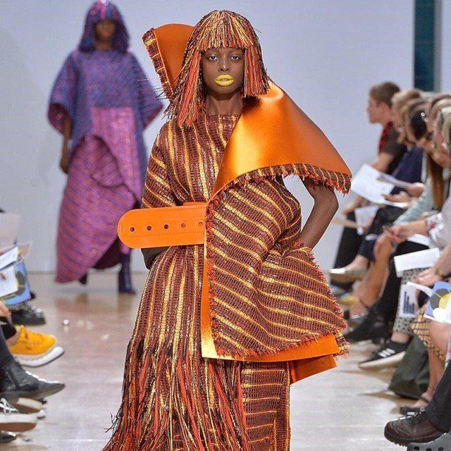 Défilé perruque et tenue orange