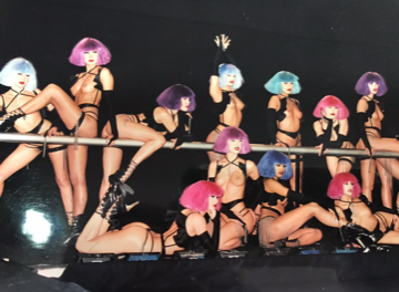 Fournisseur exclusif des perruques du Crazy Horse