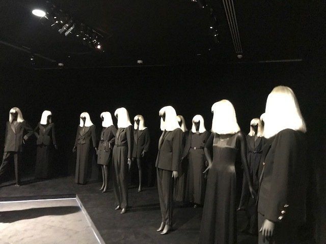 Exposition au musée Yves-Saint-Laurent - 5 mannequins et Raphaël