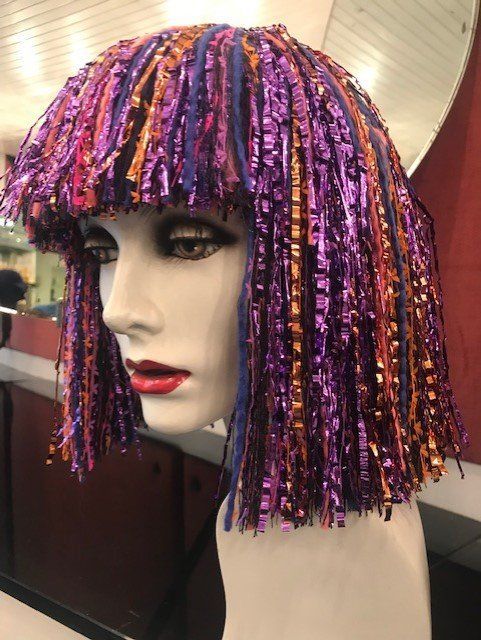 Perruque colorée violette, bleu et orange
