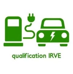 Icône verte de borne de recharge pour véhicules électriques avec une voiture et un texte descriptif.