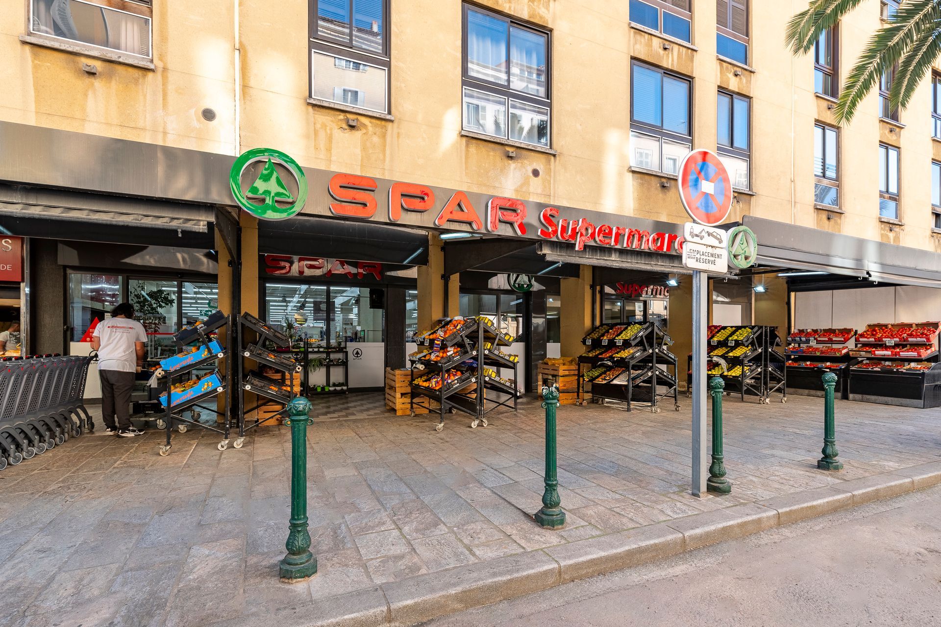 Devanture du magasin dans un autre angle